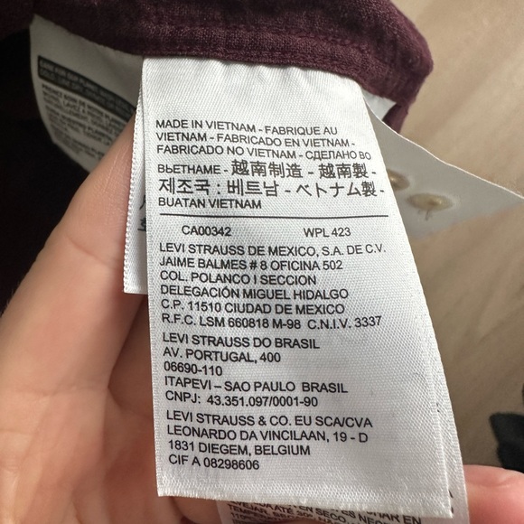 Men’s Levi’s button down - Medium - Picture 5 of 7